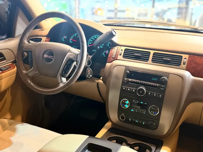 2014 GMC Yukon Other 5.3 Litres V8 Petrol Engine Black Beige SUV GCC Specs