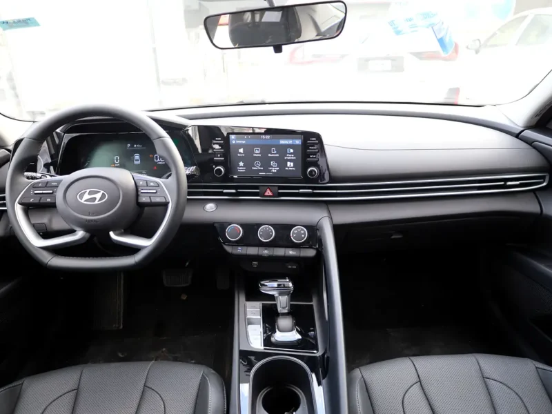 2025 Hyundai Elantra Elite Edition 1.5L Naturally Aspirated 4 Cylinder Engine White Black Sedan