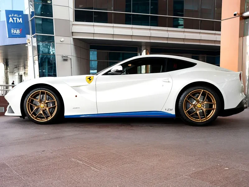 2017 Ferrari F12 Standard 6.3-liter Naturally Aspirated V12 White Red Sports Car GCC