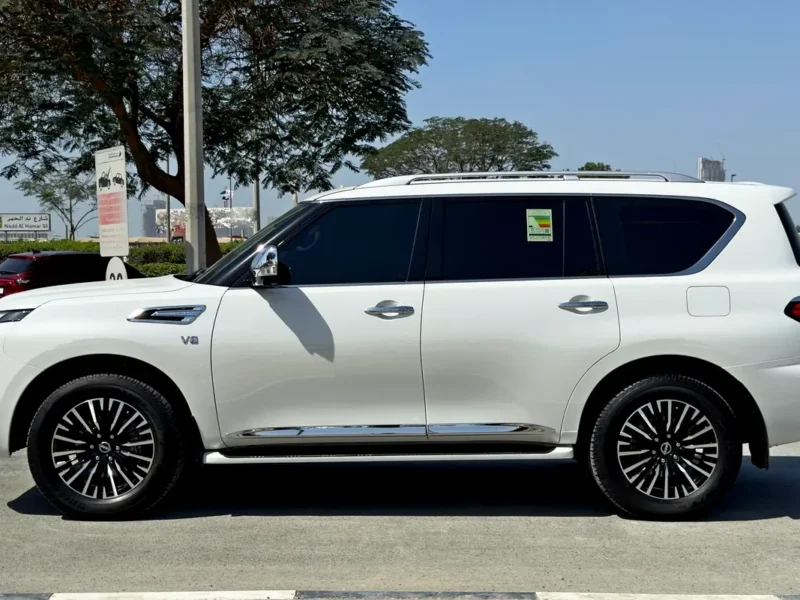 2024 Nissan Patrol LE Platinum 5.6-liter V8 Petrol Engine White Red SUV GCC Specs