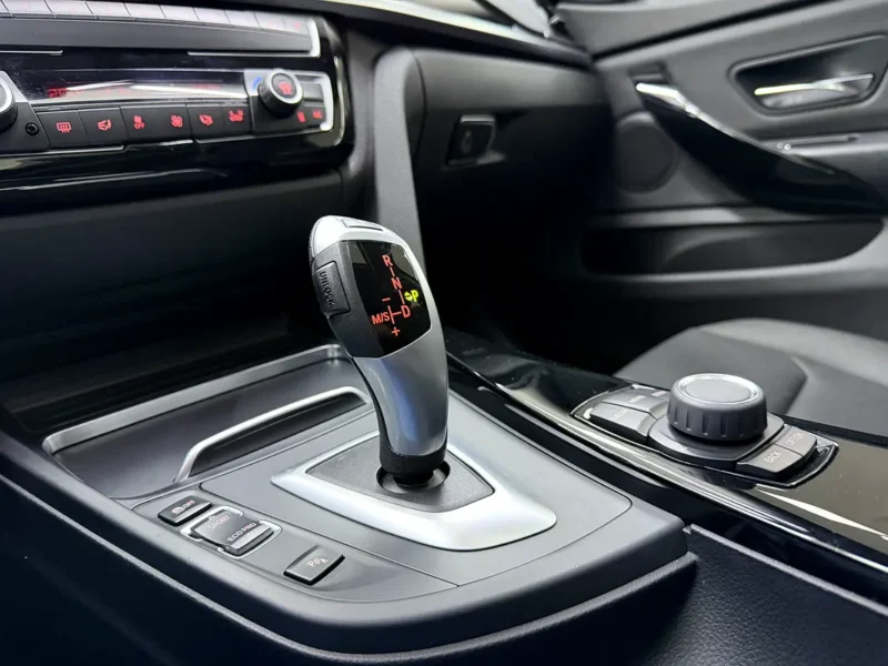 2019 BMW 420i Gran Coupe 2.0L turbocharged 4-cylinder Petrol Engine White Black Sedan