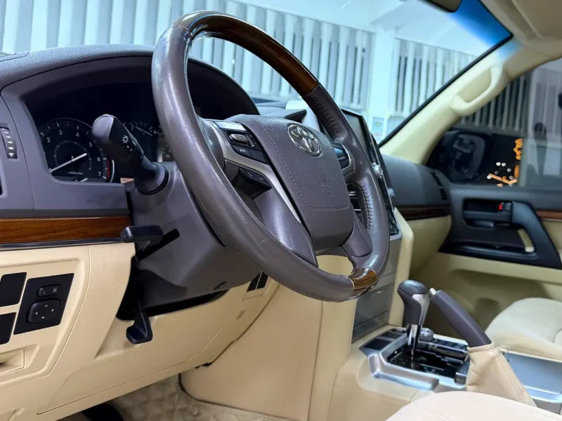 2017 Toyota Land Cruiser EXR 4.0 Liters 6 Cylinders Petrol Engine Grey Beige SUV GCC