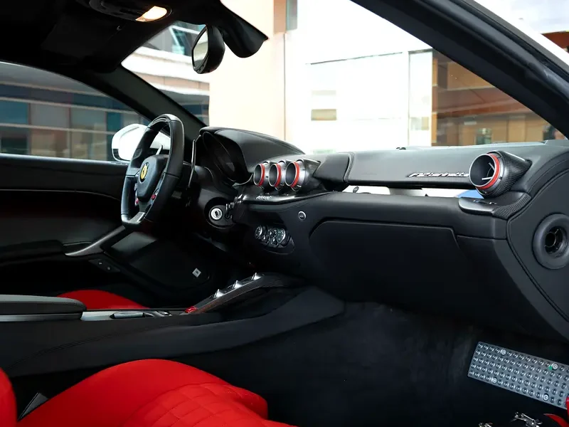 2017 Ferrari F12 Standard 6.3-liter Naturally Aspirated V12 White Red Sports Car GCC