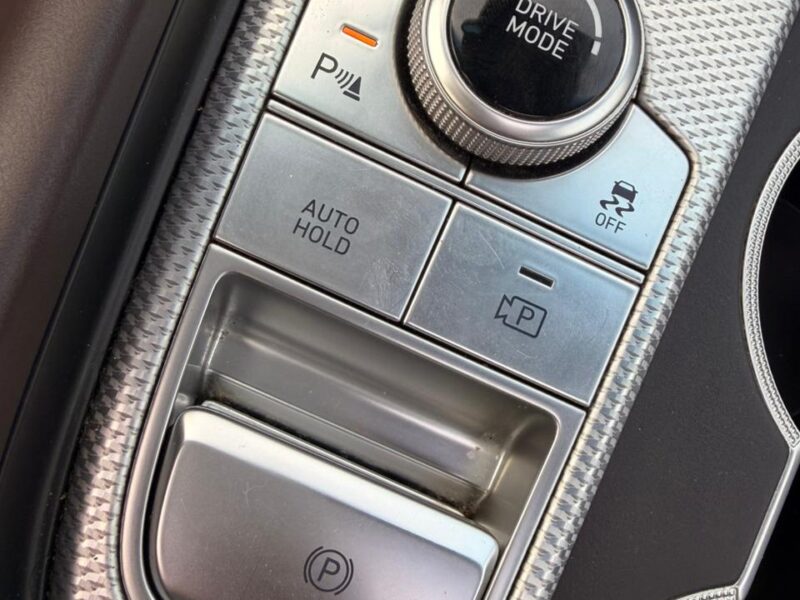 2022 GENESIS G70 Prestige 2.0T AWD 2.0 L V4 Turbo Petrol Engine White Brown Sedan