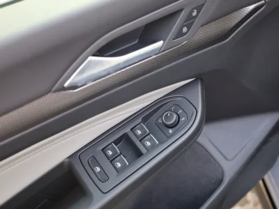 2025 Volkswagen Golf R 2.0-liter 4 Cylinders Turbocharged Engine Grey Black Hatchback