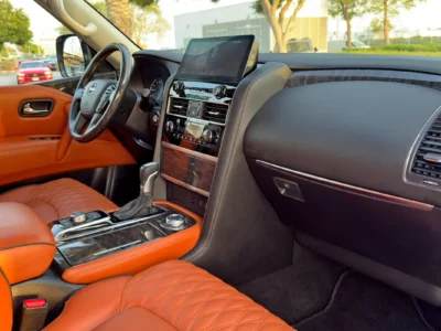 2024 Nissan Patrol SE Platinum 4.0-liter V6 Petrol Engine White Tan SUV GCC Specs