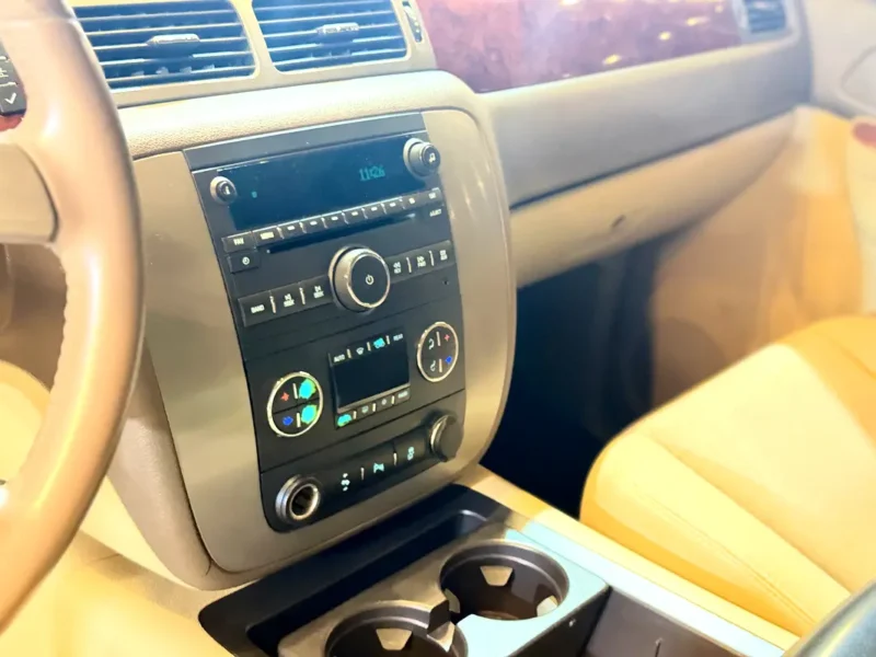 2014 GMC Yukon Other 5.3 Litres V8 Petrol Engine Black Beige SUV GCC Specs