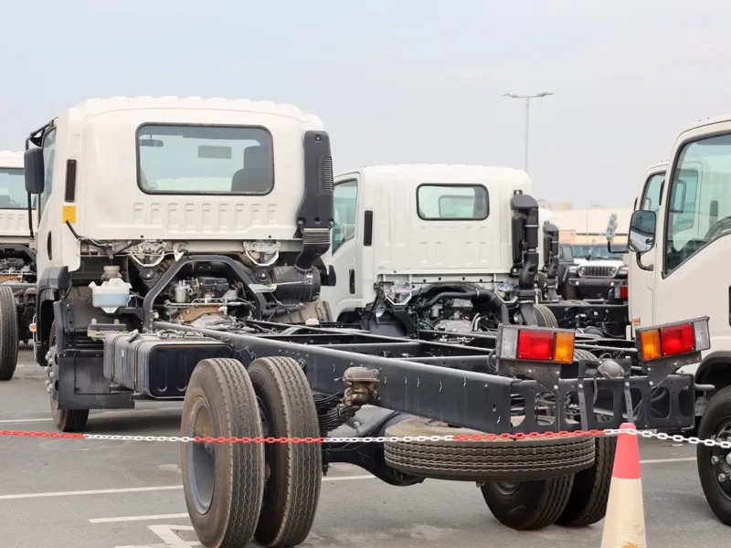 2025 Isuzu F-SERIES FSR 8.3 Litres 6-cylinder Diesel Engine White Black Utility Truck