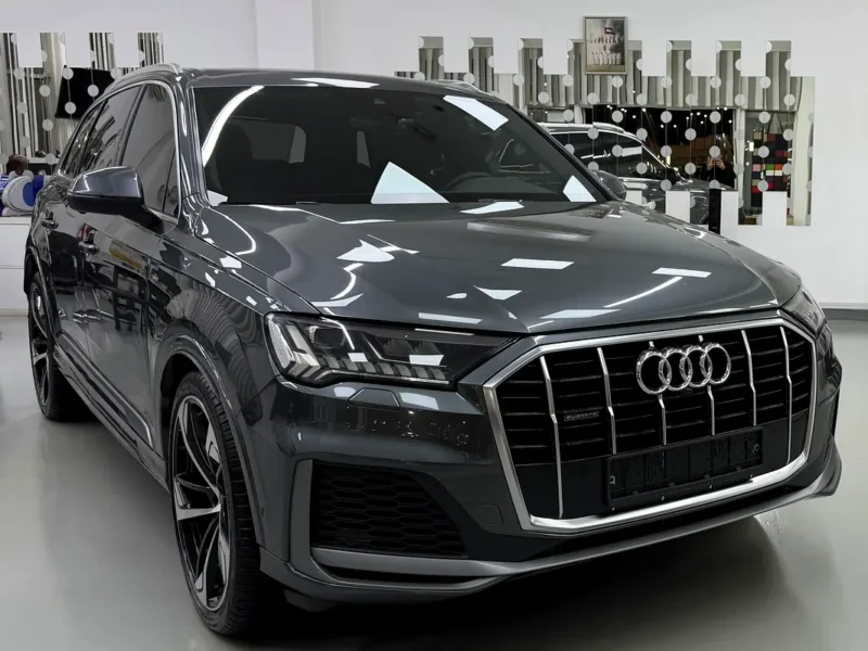 2021 Audi Q7 55 TFSI quattro S line 3.0-liter turbocharged V6 Petrol Engine Grey Black SUV