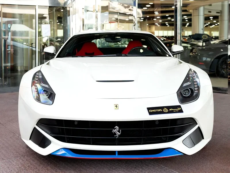 2017 Ferrari F12 Standard 6.3-liter Naturally Aspirated V12 White Red Sports Car GCC