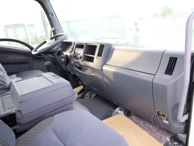 2025 Isuzu F-SERIES FSR 8.3 Litres 6-cylinder Diesel Engine White Black Utility Truck