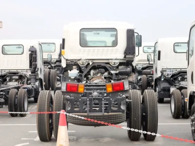 2025 Isuzu F-SERIES FSR 8.3 Litres 6-cylinder Diesel Engine White Black Utility Truck