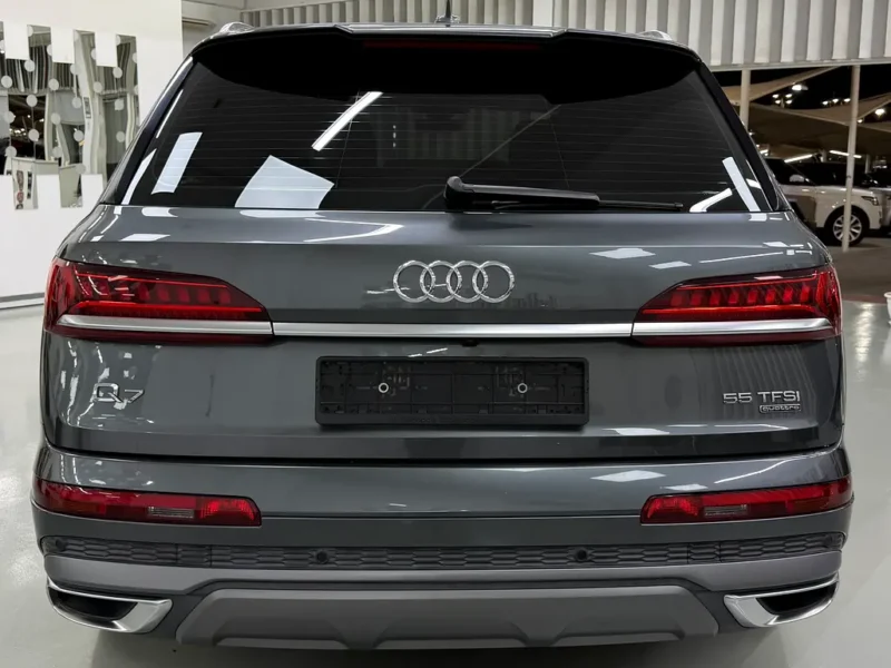 2021 Audi Q7 55 TFSI quattro S line 3.0-liter turbocharged V6 Petrol Engine Grey Black SUV