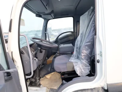 2025 Isuzu F-SERIES FSR 8.3 Litres 6-cylinder Diesel Engine White Black Utility Truck