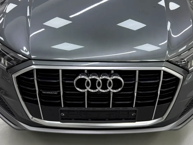 2021 Audi Q7 55 TFSI quattro S line 3.0-liter turbocharged V6 Petrol Engine Grey Black SUV