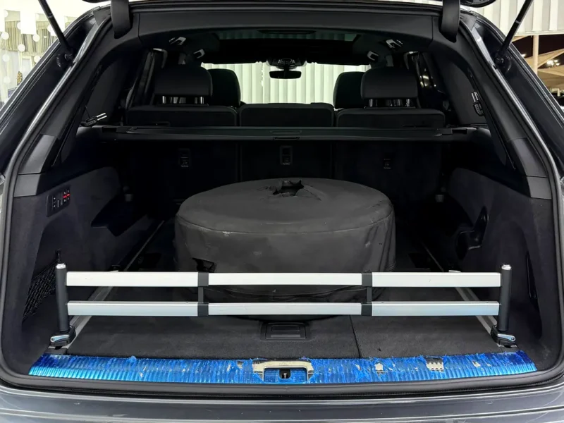 2021 Audi Q7 55 TFSI quattro S line 3.0-liter turbocharged V6 Petrol Engine Grey Black SUV