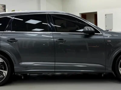 2021 Audi Q7 55 TFSI quattro S line 3.0-liter turbocharged V6 Petrol Engine Grey Black SUV