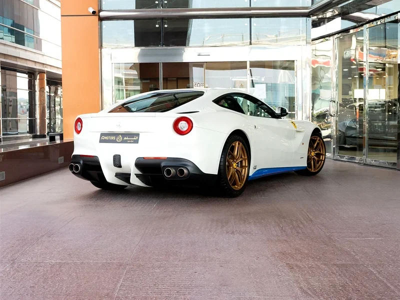 2017 Ferrari F12 Standard 6.3-liter Naturally Aspirated V12 White Red Sports Car GCC