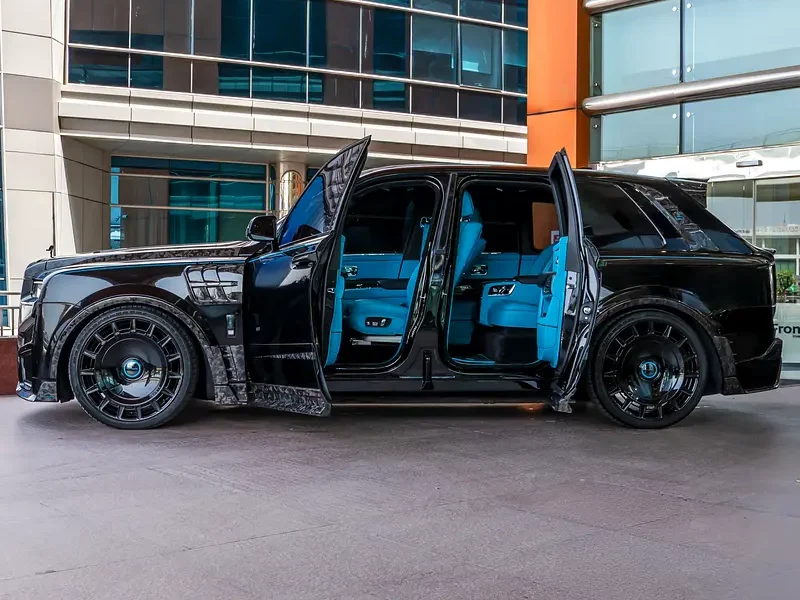 2025 Rolls-Royce Cullinan Black Badge 6.75-liter Twin-Turbocharged V12 Black Blue SUV