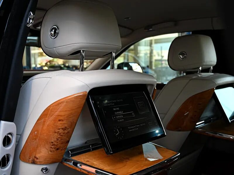 2019 Rolls-Royce Phantom Standard 6.75-liter twin-turbo V12 Engine Black White Sedan