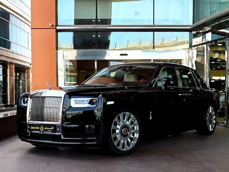 2019 Rolls-Royce Phantom Standard 6.75-liter twin-turbo V12 Engine Black White Sedan