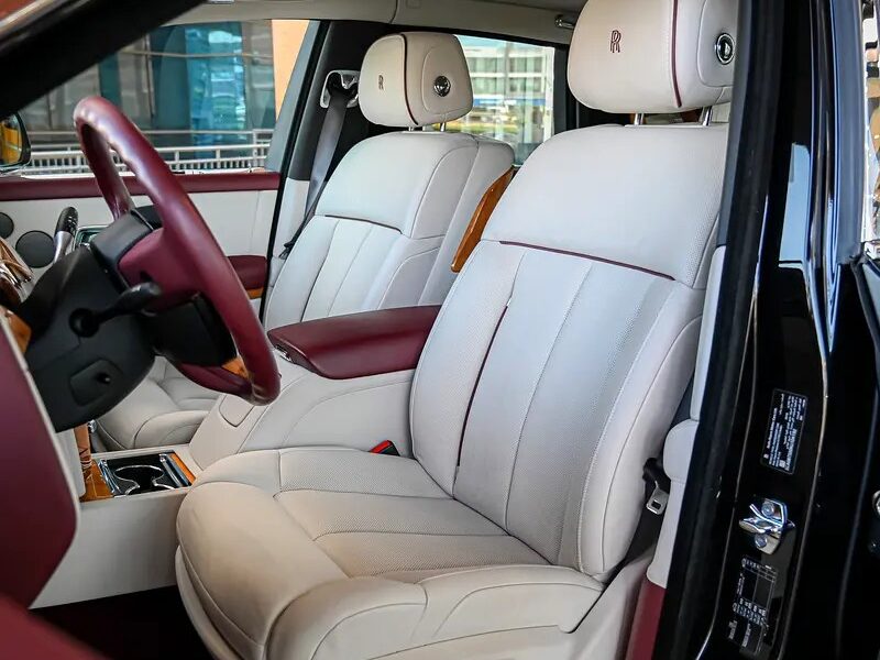 2019 Rolls-Royce Phantom Standard 6.75-liter twin-turbo V12 Engine Black White Sedan