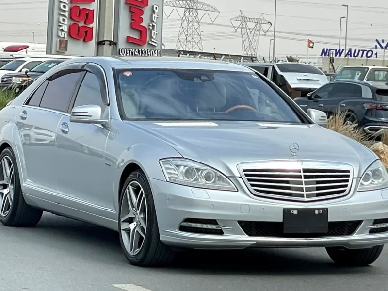 2012 Mercedes-Benz S-Class S 550 8 Cylinders Petrol Engine Silver Beige Sedan Full option