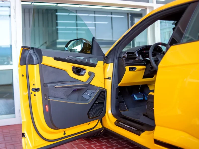 2025 Lamborghini Urus SE V8 4.0 Litres Twin-Turbo Plug-in Hybrid Yellow Black SUV