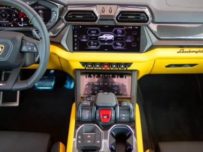 2025 Lamborghini Urus SE V8 4.0 Litres Twin-Turbo Plug-in Hybrid Yellow Black SUV