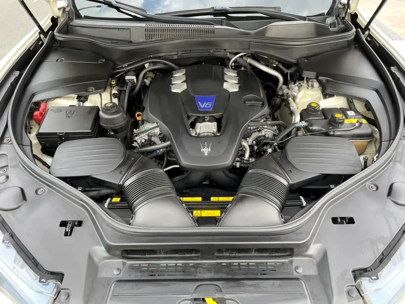 2017 Maserati Levante Standard V6 Engine White Red SUV Full option Excellent Condition