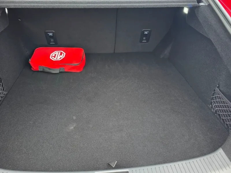 2025 MG MG 7 Other 4 Cylinders Petrol Engine Red Sedan Automatic GCC Specs