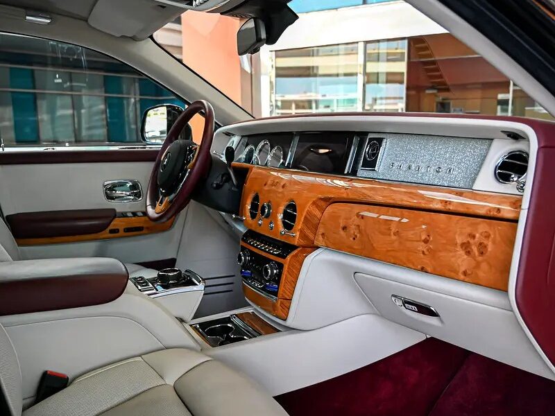 2019 Rolls-Royce Phantom Standard 6.75-liter twin-turbo V12 Engine Black White Sedan