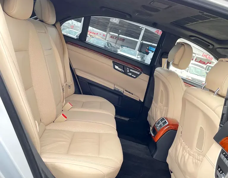 2012 Mercedes-Benz S-Class S 550 8 Cylinders Petrol Engine Silver Beige Sedan Full option