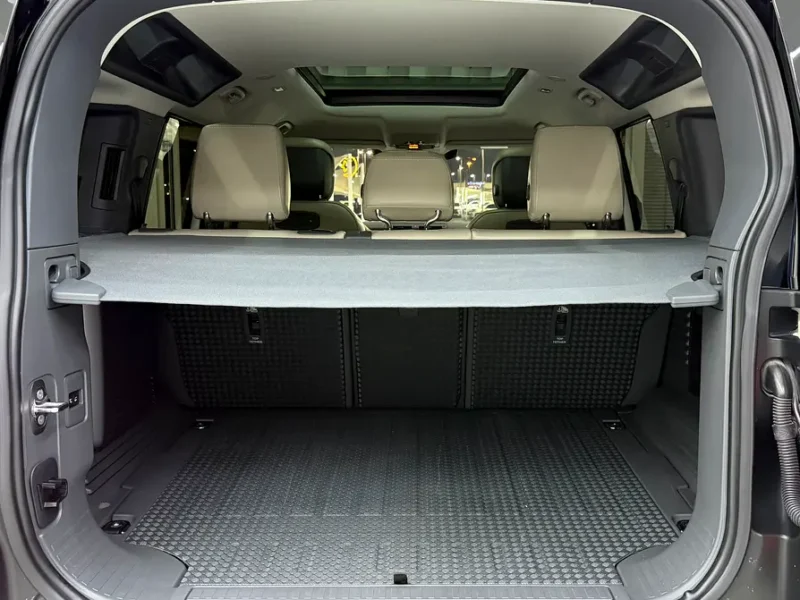 2022 Land Rover Defender 110 HSE (P400) 6 Cylinders Petrol Engine White Beige SUV