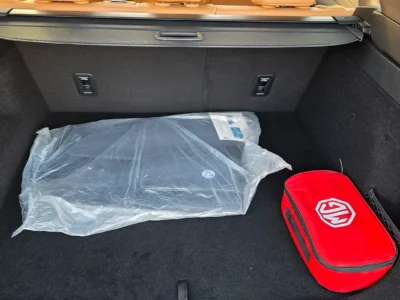 2025 MG HS 1.5 Litres 4 Cylinder Petrol Engine Black Orange Crossover Full option