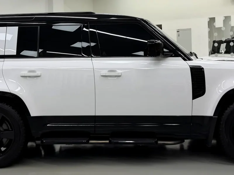 2022 Land Rover Defender 110 HSE (P400) 6 Cylinders Petrol Engine White Beige SUV