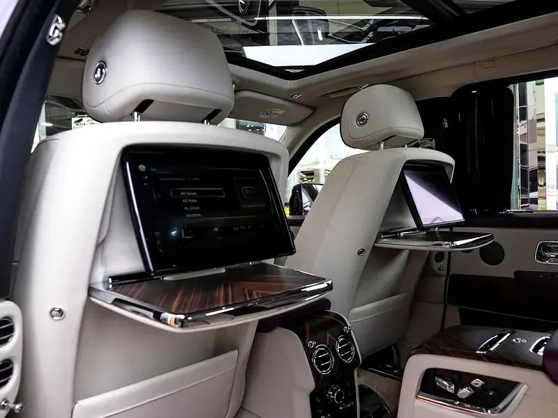 2019 Rolls-Royce Cullinan Silver Badge 6.75-liter twin-turbo V12 Engine Purple White SUV