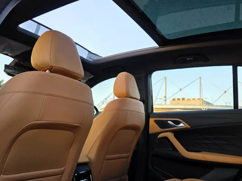 2025 MG HS 1.5 Litres 4 Cylinder Petrol Engine Black Orange Crossover Full option