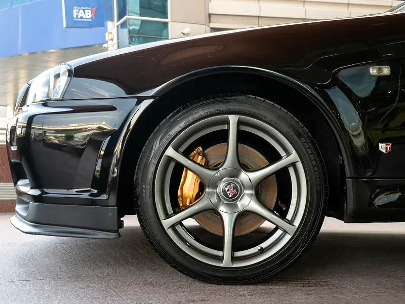 1999 Nissan Skyline GT-R 2.6-liter twin-turbocharged inline-six Engine Black Grey Coupe