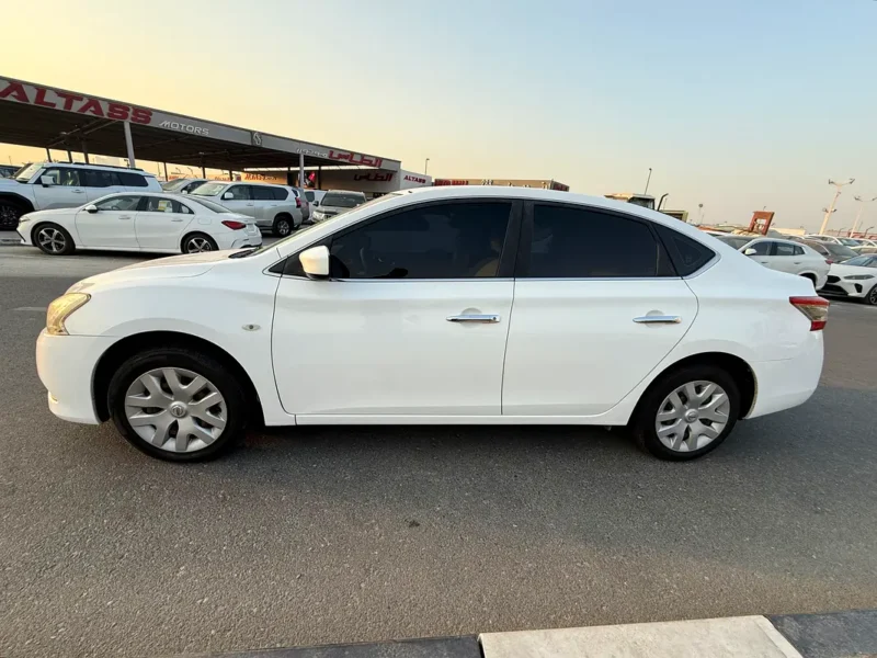 2020 Nissan Sentra Standard 1.6L 4 Cylinders Engine White Beige Sedan Mid Option GCC