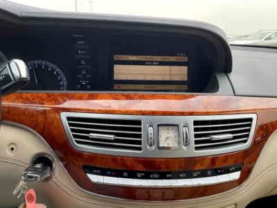 2012 Mercedes-Benz S-Class S 550 8 Cylinders Petrol Engine Silver Beige Sedan Full option