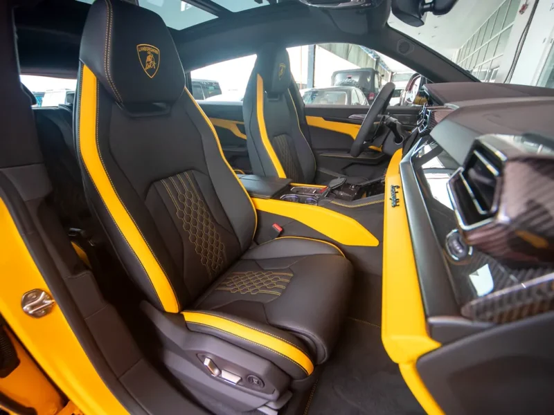 2025 Lamborghini Urus SE V8 4.0 Litres Twin-Turbo Plug-in Hybrid Yellow Black SUV