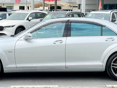 2012 Mercedes-Benz S-Class S 550 8 Cylinders Petrol Engine Silver Beige Sedan Full option