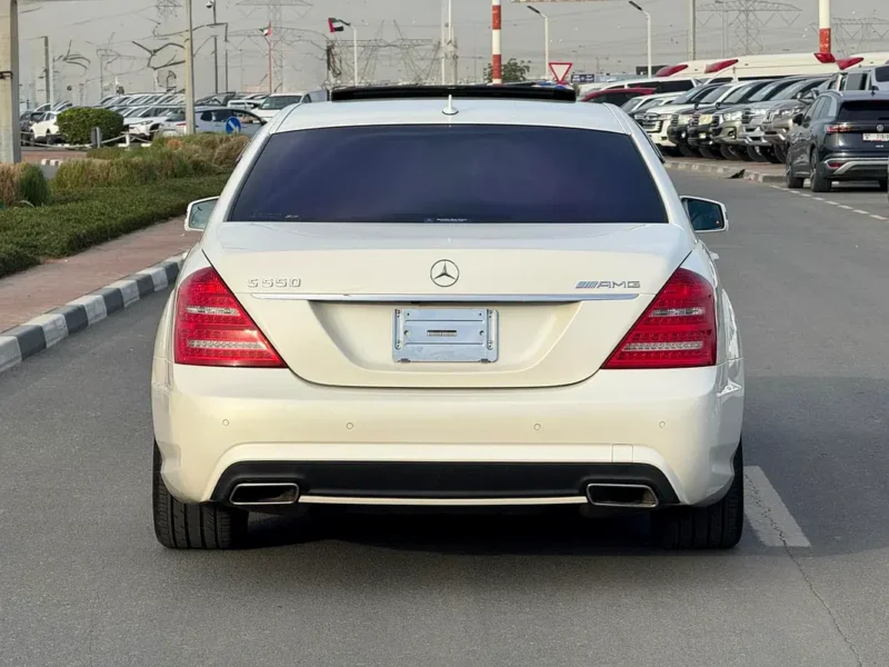2012 Mercedes-Benz S-Class S 550 4.6 Litres 8 Cylinders Engine White Black Sedan