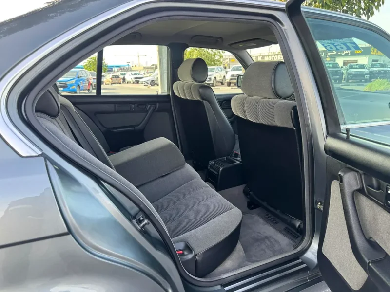 1990 BMW 5-Series 525i 6 Cylinders Petrol Engine Grey Sedan Automatic Clean Title