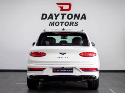 2021 Bentley Bentayga Signature V8 Petrol Engine White SUV Japanese Specs
