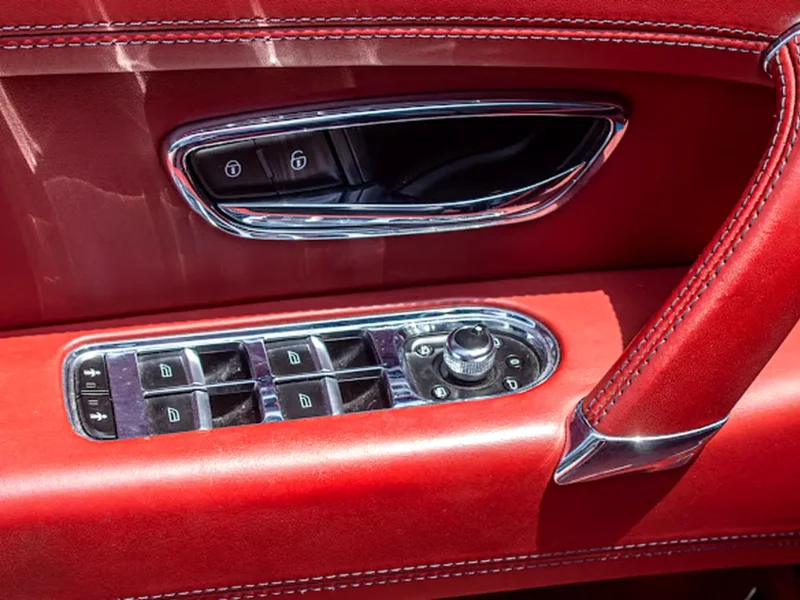 2018 Bentley Bentayga Standard 8 Cylinders Petrol Engine Black Red SUV GCC Specs