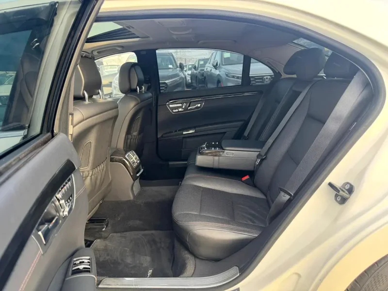 2012 Mercedes-Benz S-Class S 550 4.6 Litres 8 Cylinders Engine White Black Sedan