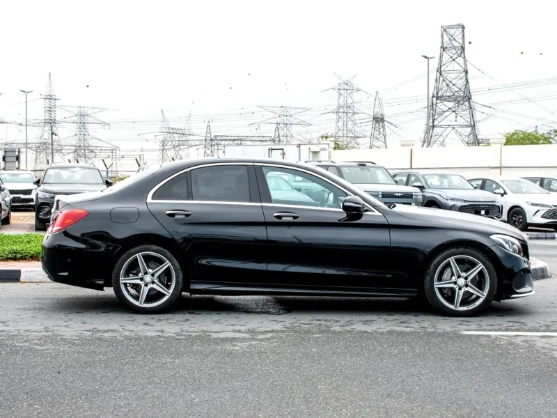 2016 Mercedes-Benz C-Class C200 2.0 Litres 4 Cylinders Petrol Engine Black Sedan