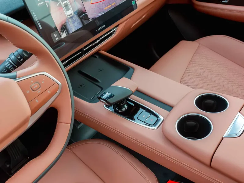 2025 Changan UNI-Z Premium 1.5 Litres Turbo Engine 4 Cylinders White Tan SUV